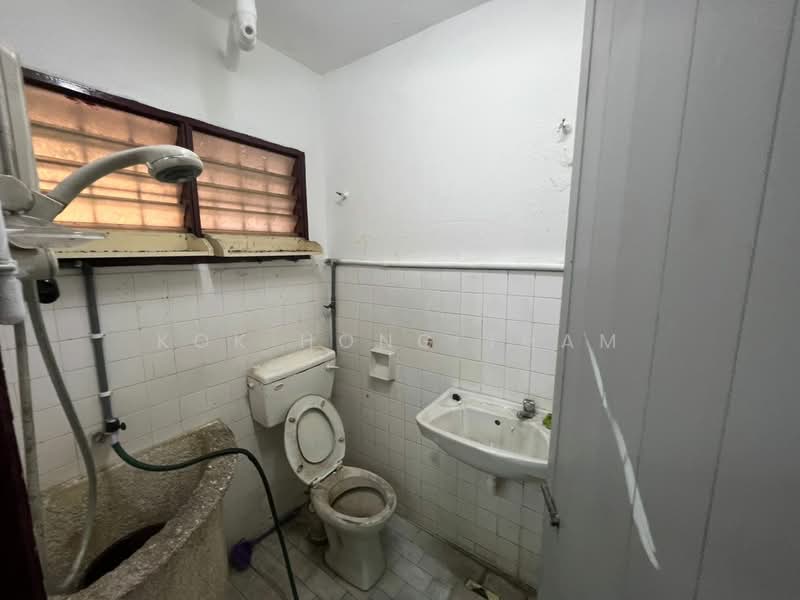2-storey Terraced House for Rent in Taman Megah (Cheras) - Kok Hong Tham - Bathroom - PropertyGuru.com.my