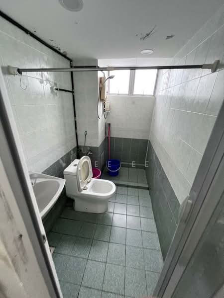 Condominium for Rent at Desa Golf Condominium - A Ee Ee - Bathroom - PropertyGuru.com.my