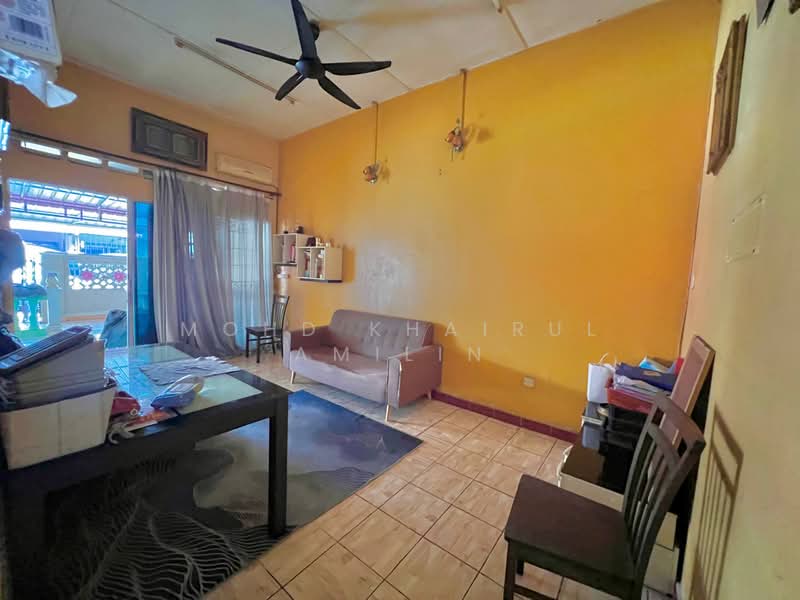 1-storey Terraced House for Sale in Taman Dato' Hormat (Telok Panglima Garang) - Mohd Khairul Amilin - Living Room - PropertyGuru.com.my