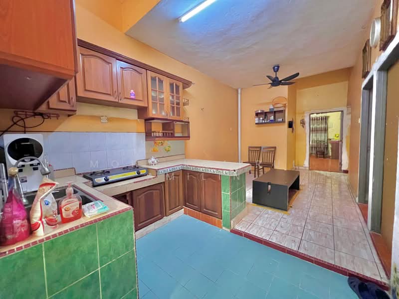 1-storey Terraced House for Sale in Taman Dato' Hormat (Telok Panglima Garang) - Mohd Khairul Amilin - Kitchen - PropertyGuru.com.my