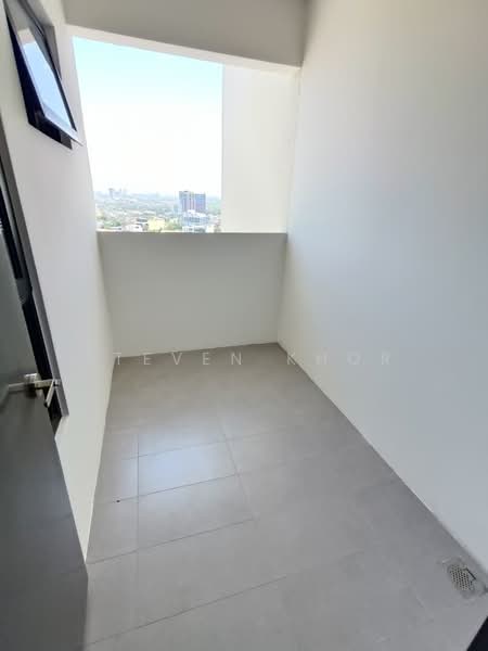 Kediaman Servis untuk Disewa di ASTON ACACIA - Steven Khor - Balcony - PropertyGuru.com.my