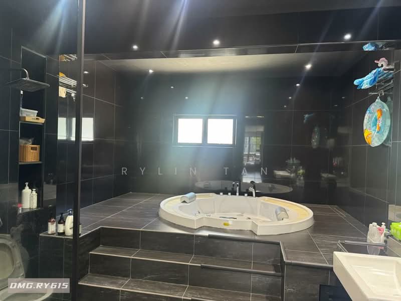 3-storey Terraced House for Sale in Ambang Botanic (Klang) - Rylin Tan - Bathroom - PropertyGuru.com.my