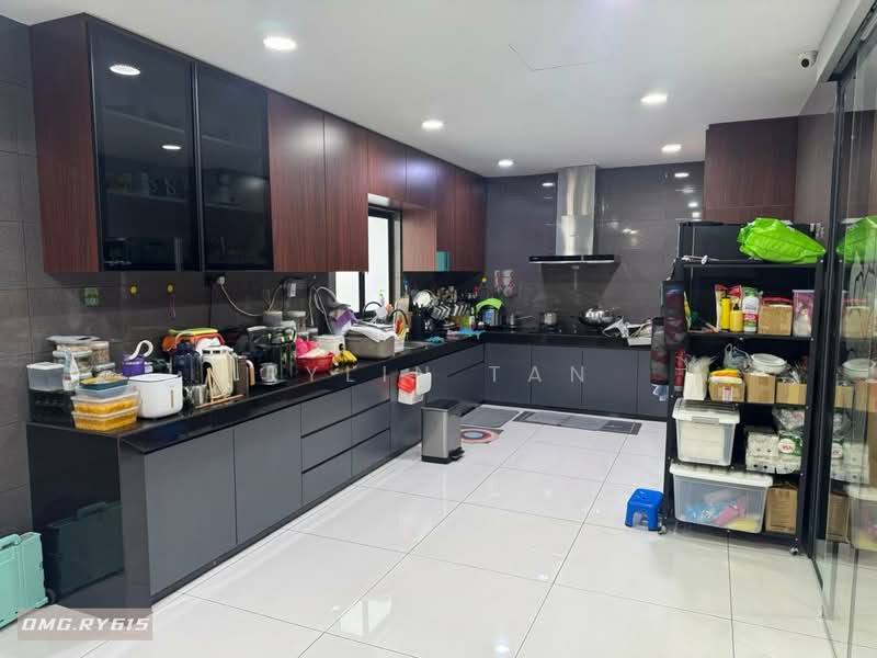 3-storey Terraced House for Sale in Ambang Botanic (Klang) - Rylin Tan - Kitchen - PropertyGuru.com.my