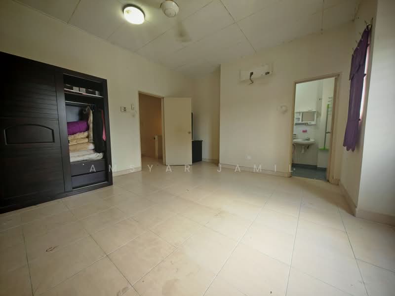 2-storey Terraced House for Sale in Bandar Putera 2 (Klang) - Amsyar Jamil - Bedroom - PropertyGuru.com.my