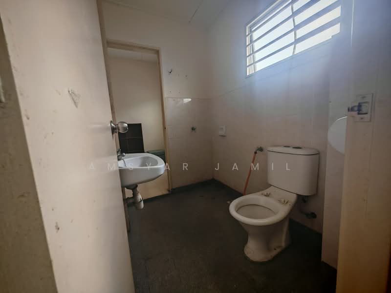 2-storey Terraced House for Sale in Bandar Putera 2 (Klang) - Amsyar Jamil - Bathroom - PropertyGuru.com.my