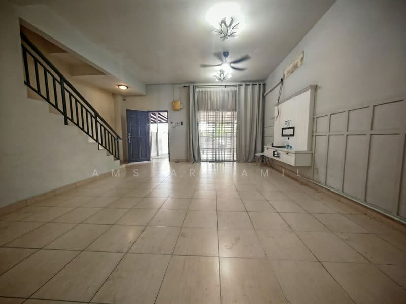 2-storey Terraced House for Sale in Bandar Putera 2 (Klang) - Amsyar Jamil - Living Room - PropertyGuru.com.my