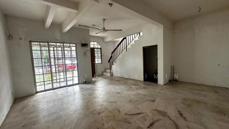 2-storey Terraced House for Sale in Puncak Alam (Selangor) - Nazrin Hakimin - Living Room - PropertyGuru.com.my