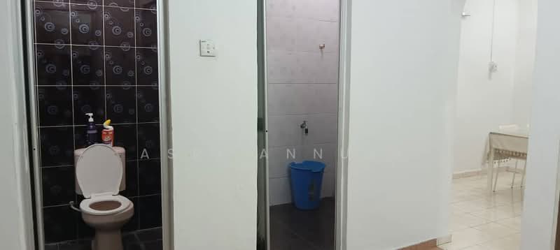 Semi-Detached House for Sale in Seksyen 8 (Bangi) - Asri Annuar - Bathroom - PropertyGuru.com.my