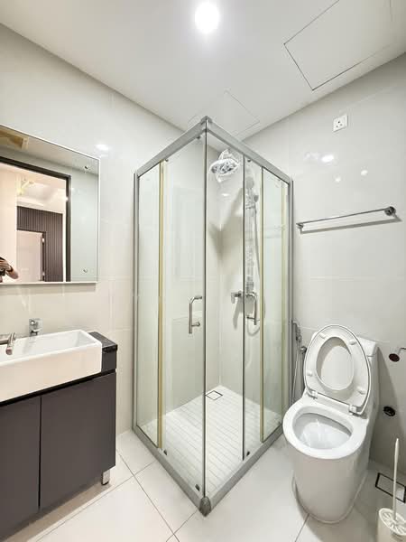 Condominium for Sale at Kings Bay @ Country Garden Danga Bay - Ryan Tan - Bathroom - PropertyGuru.com.my