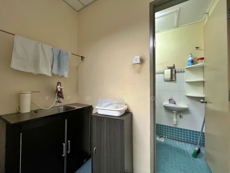 Kedai / Pejabat untuk Disewa di Taman Maluri (Cheras) - Yap Weng Hong - Bathroom - PropertyGuru.com.my