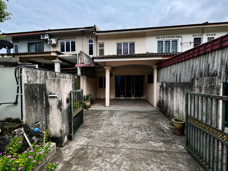 Rumah Teres 2 Tingkat untuk Dijual di Bandar Rinching Seksyen 4 (Semenyih) - Azli Ibrahim - Exterior - PropertyGuru.com.my