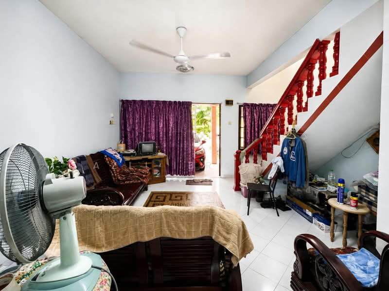 Rumah Teres 2 Tingkat untuk Dijual di Bandar Rinching Seksyen 4 (Semenyih) - Azli Ibrahim - Living Room - PropertyGuru.com.my