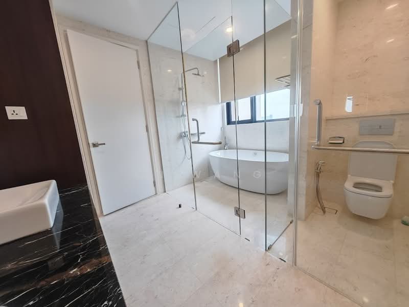 Kondominium untuk Dijual di Straits View 18 - CN Wang - Bathroom - PropertyGuru.com.my