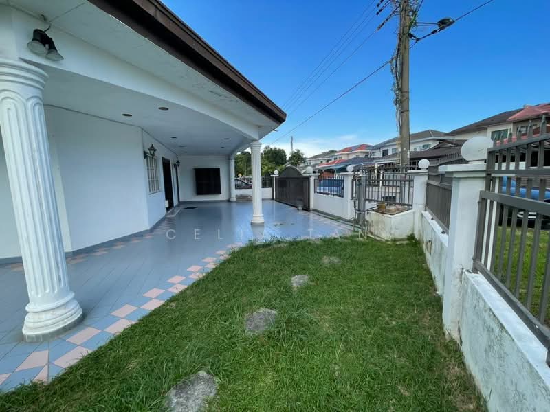 1.5-storey Terraced House for Rent in Usj 12 (Subang Jaya) - Celia Tan - Exterior - PropertyGuru.com.my