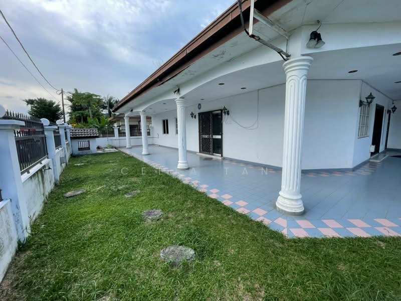 1.5-storey Terraced House for Rent in Usj 12 (Subang Jaya) - Celia Tan - Exterior - PropertyGuru.com.my