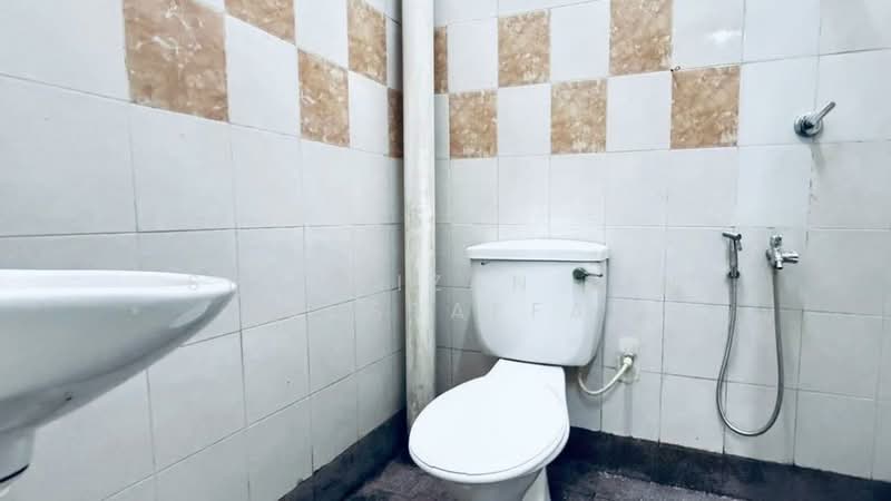Rumah Teres untuk Dijual di Taman Bukit Dahlia (Pasir Gudang) - Shahrizan Bin Mustaffa - Bathroom - PropertyGuru.com.my
