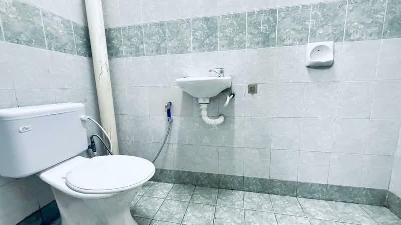 Rumah Teres untuk Dijual di Taman Bukit Dahlia (Pasir Gudang) - Shahrizan Bin Mustaffa - Bathroom - PropertyGuru.com.my