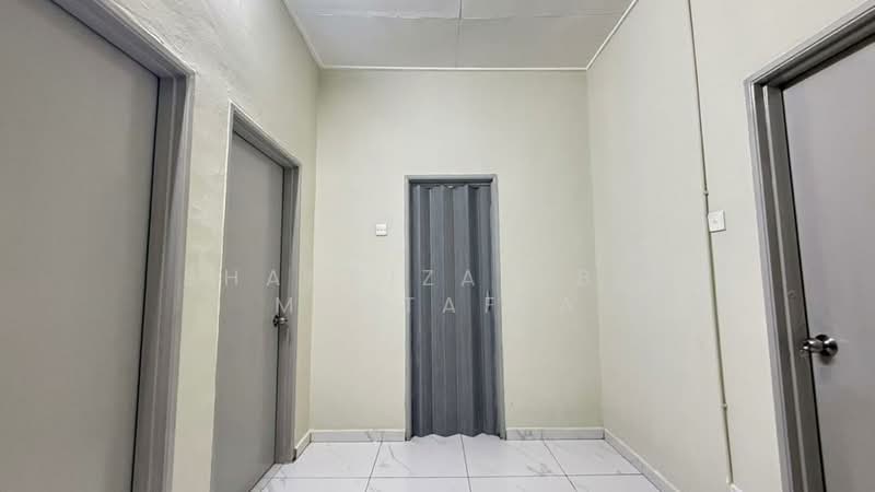 Rumah Teres untuk Dijual di Taman Bukit Dahlia (Pasir Gudang) - Shahrizan Bin Mustaffa - Corridor - PropertyGuru.com.my