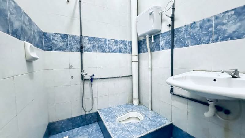 Rumah Teres untuk Dijual di Taman Bukit Dahlia (Pasir Gudang) - Shahrizan Bin Mustaffa - Bathroom - PropertyGuru.com.my