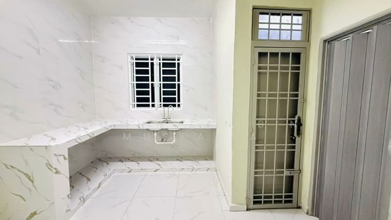 Rumah Teres untuk Dijual di Taman Bukit Dahlia (Pasir Gudang) - Shahrizan Bin Mustaffa - Kitchen - PropertyGuru.com.my