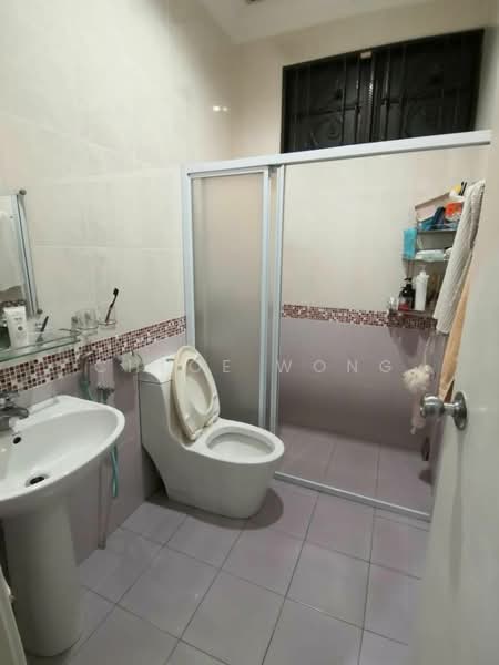 Rumah Teres untuk Disewa di Taman Cuepacs (Cheras) - Chloe Wong - Bathroom - PropertyGuru.com.my