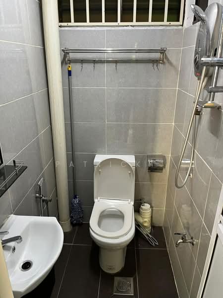 Pangsapuri untuk Disewa di Halaman Teratai - Patrick . - Bathroom - PropertyGuru.com.my