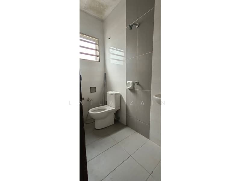 2-storey Terraced House for Sale in Puncak Bestari (Puncak Alam) - Laila Zain - Bathroom - PropertyGuru.com.my