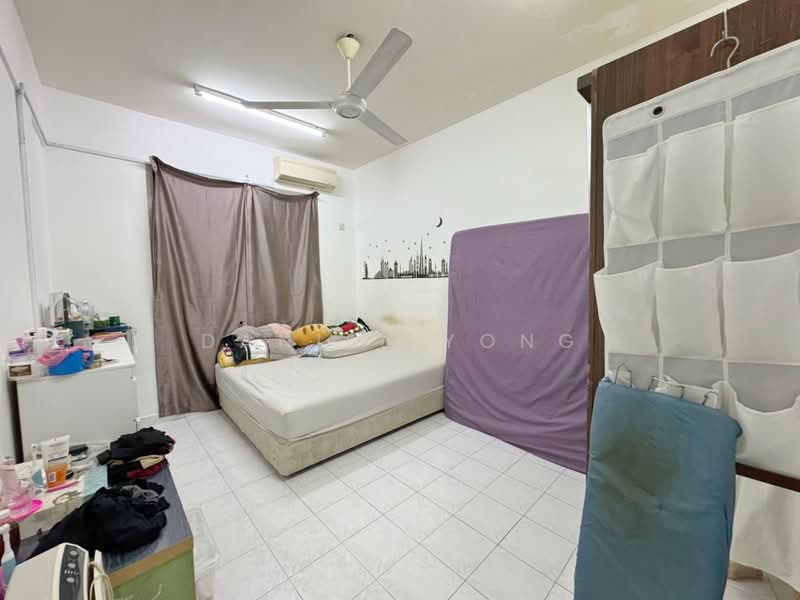 1.5-storey Terraced House for Sale in Taman Pelangi Indah (Ulu Tiram) - Daniel Yong - Bedroom - PropertyGuru.com.my