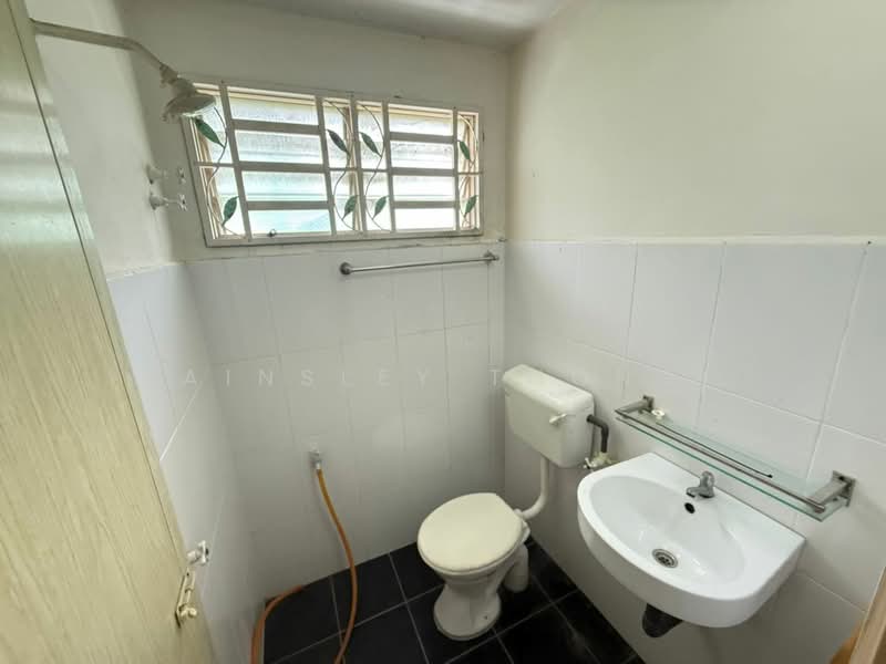 1-storey Terraced House for Sale in Simpang Pulai (Perak) - Ainsley Thong - Bathroom - PropertyGuru.com.my