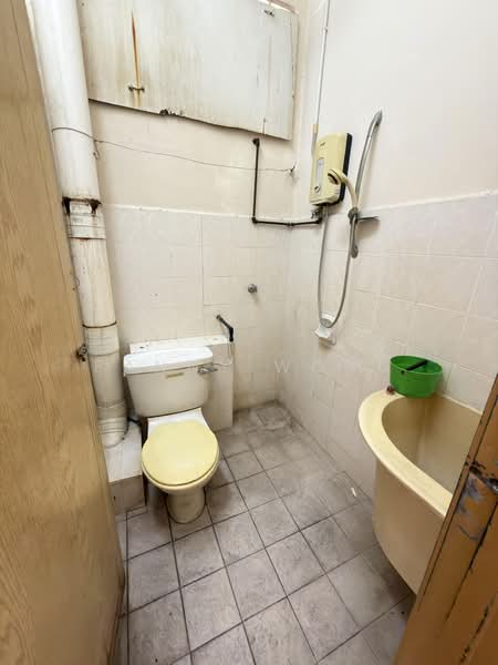 Shop for Sale in George Town (Penang) - Fanny Wong - Bathroom - PropertyGuru.com.my