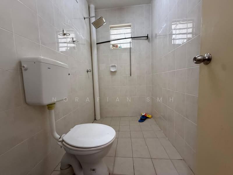 Bungalow for Sale in Mahkota Hills (Lenggeng) - Norafian SMH - Bathroom - PropertyGuru.com.my