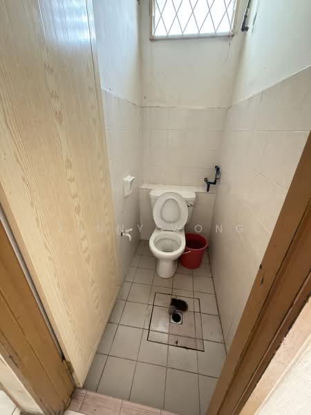 Shop for Rent in George Town (Penang) - Fanny Wong - Bathroom - PropertyGuru.com.my