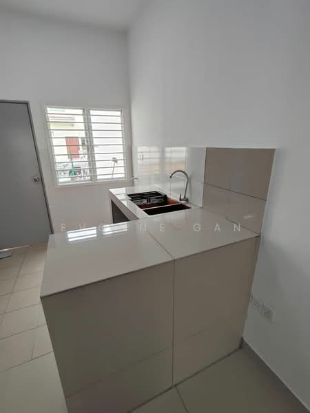Rumah Teres untuk Disewa di Taman Bakti YNS (Labu) - Evonne Gan - Kitchen - PropertyGuru.com.my