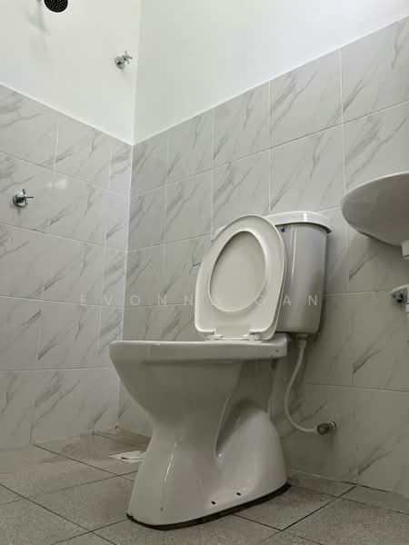 Rumah Teres untuk Disewa di Taman Bakti YNS (Labu) - Evonne Gan - Bathroom - PropertyGuru.com.my