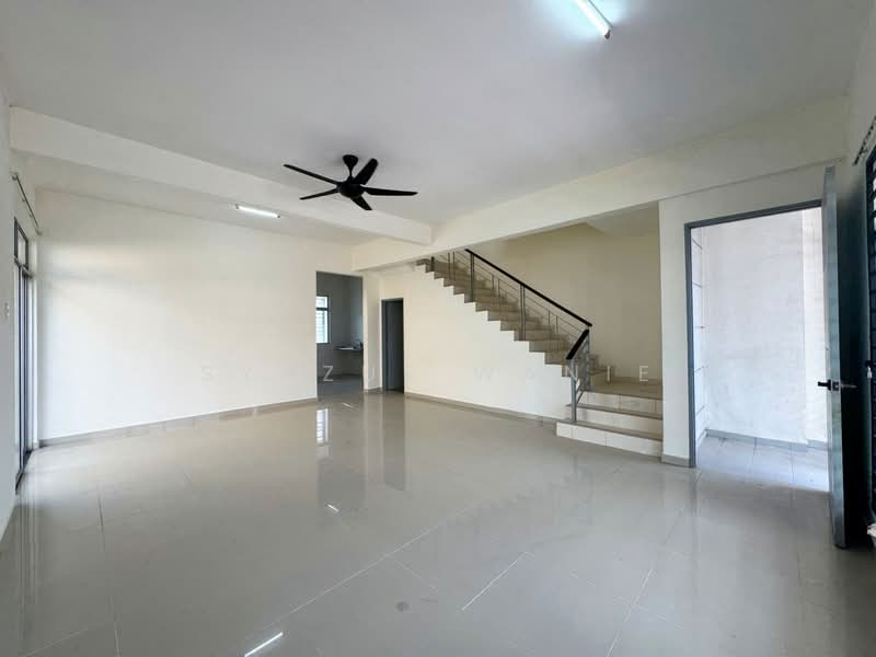 Semi-Detached House for Sale in Bandar Saujana Putra (Tanjong Duabelas) - Syazue Wanie - Living Room - PropertyGuru.com.my