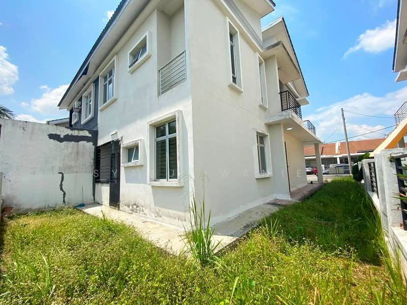 Semi-Detached House for Sale in Bandar Saujana Putra (Tanjong Duabelas) - Syazue Wanie - Exterior - PropertyGuru.com.my