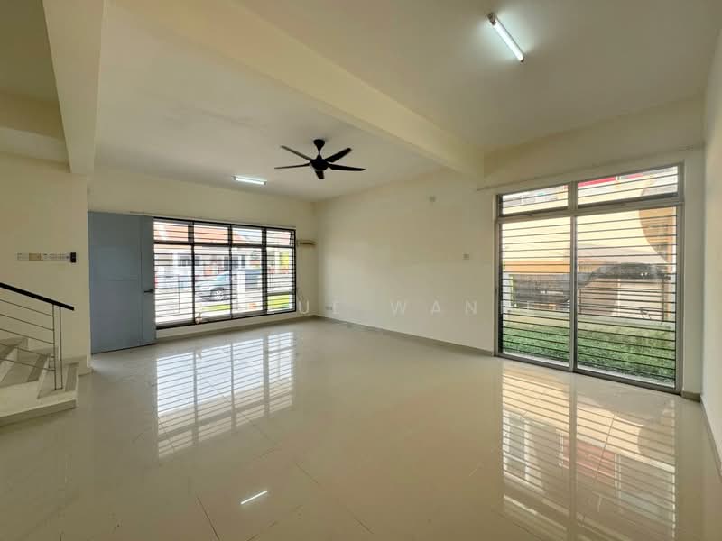 Semi-Detached House for Sale in Bandar Saujana Putra (Tanjong Duabelas) - Syazue Wanie - Living Room - PropertyGuru.com.my