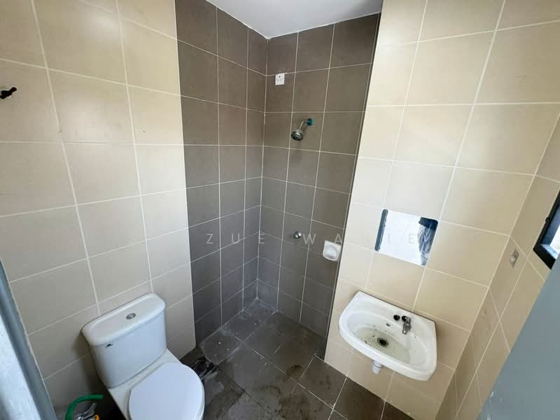 Semi-Detached House for Sale in Bandar Saujana Putra (Tanjong Duabelas) - Syazue Wanie - Bathroom - PropertyGuru.com.my