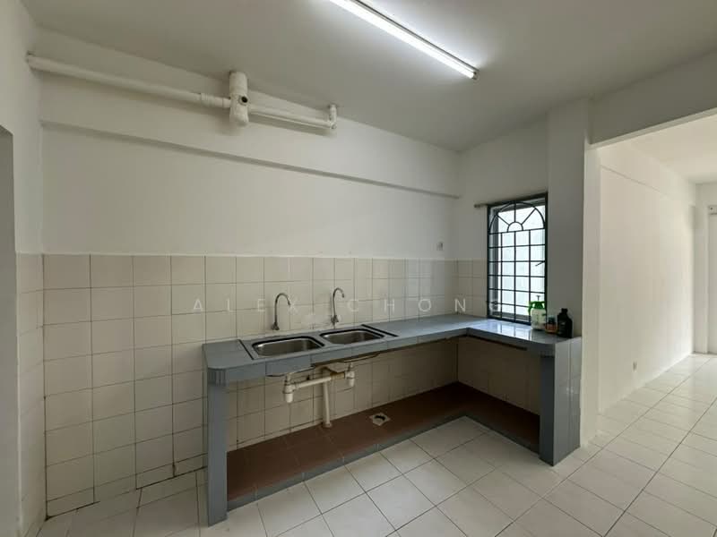 Apartment for Rent at Pangsapuri Mutiara - Alex Chong - Kitchen - PropertyGuru.com.my