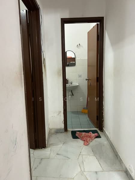 2-storey Terraced House for Sale in Bandar Bukit Puchong (Puchong) - Isaac Sim - Corridor - PropertyGuru.com.my