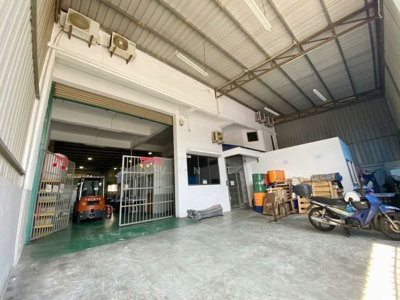 Kilang untuk Disewa di Taman Desa Cemerlang (Ulu Tiram) - Dovin Ler - Exterior - PropertyGuru.com.my