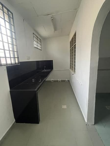 Rumah Teres 1 Tingkat untuk Disewa di Taman Puteri Wangsa (Ulu Tiram) - SJ CHAN - Kitchen - PropertyGuru.com.my