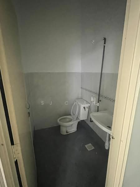 Rumah Teres 1 Tingkat untuk Disewa di Taman Puteri Wangsa (Ulu Tiram) - SJ CHAN - Bathroom - PropertyGuru.com.my
