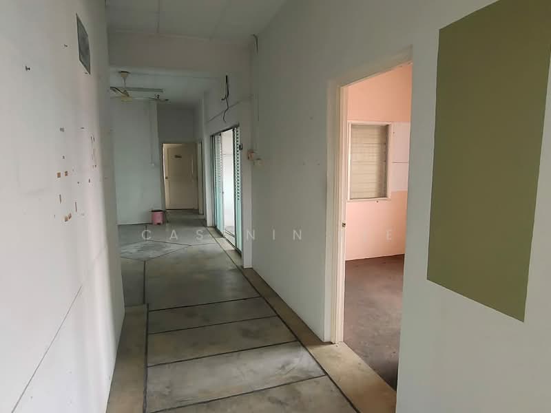 Shop / Office for Rent in SS19 (Subang Jaya) - Cassnin Lee - Corridor - PropertyGuru.com.my