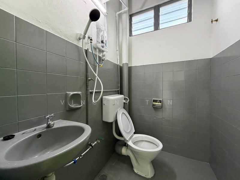 Pangsapuri untuk Disewa di Apartment Dahlia - Vincent Tan - Bathroom - PropertyGuru.com.my