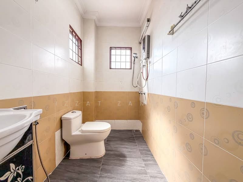 Rumah Teres 2 Tingkat untuk Dijual di Taman Universiti (Bangi) - Izzat Zamros - PropertyGuru.com.my