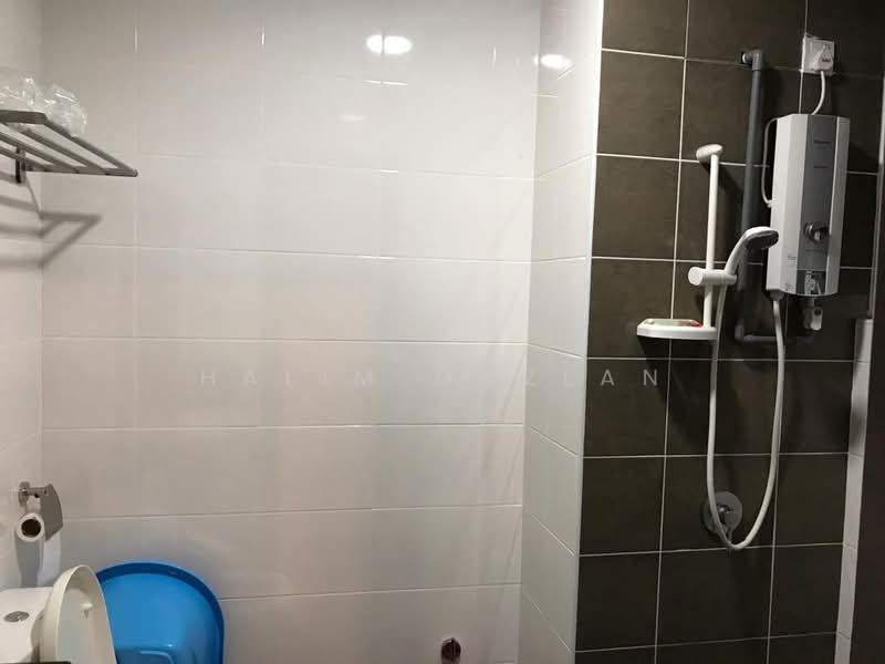Kondominium untuk Disewa di Dwiputra Residences - Halim Mazlan - Bathroom - PropertyGuru.com.my