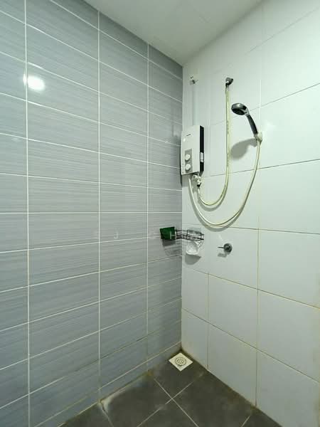 Service Residence for Rent at Sky Oasis Residence (Pangsapuri Oasis 1) - SJ CHAN - Bathroom - PropertyGuru.com.my