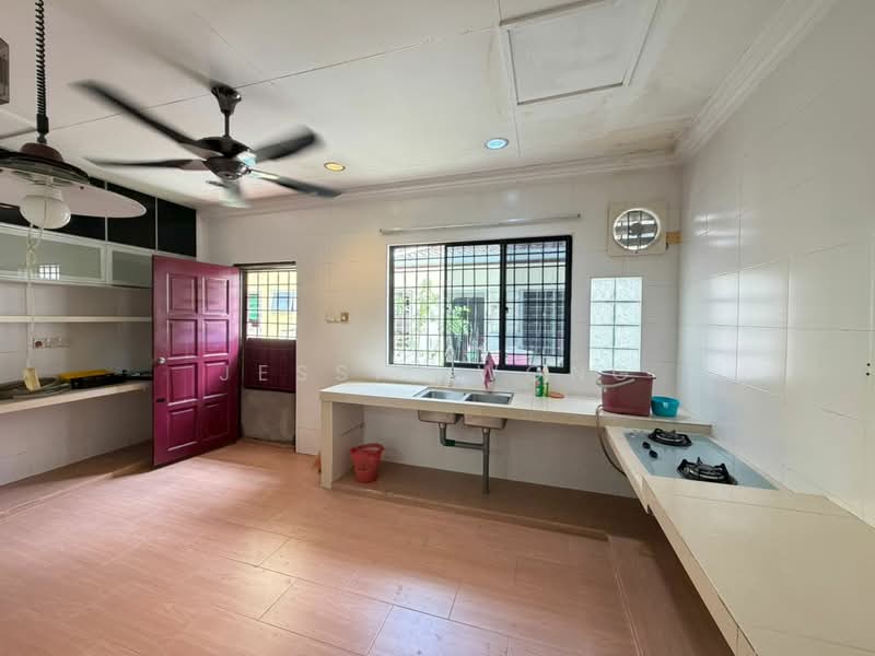 2-storey Terraced House for Sale in Bandar Baru Kundang (Rawang) - Jessie Wong - Kitchen - PropertyGuru.com.my