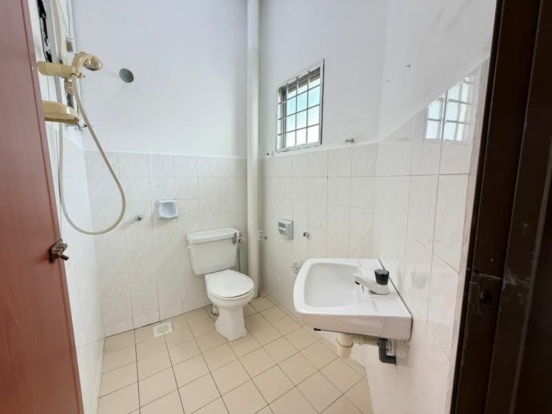 2-storey Terraced House for Sale in Bandar Baru Kundang (Rawang) - Jessie Wong - Bathroom - PropertyGuru.com.my